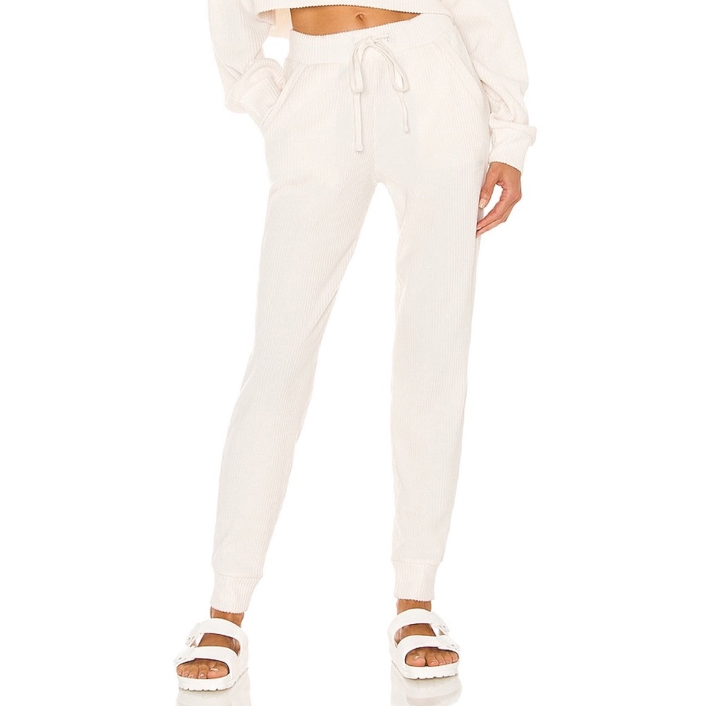 Alo Yoga Muse Sweatpant Ivory M